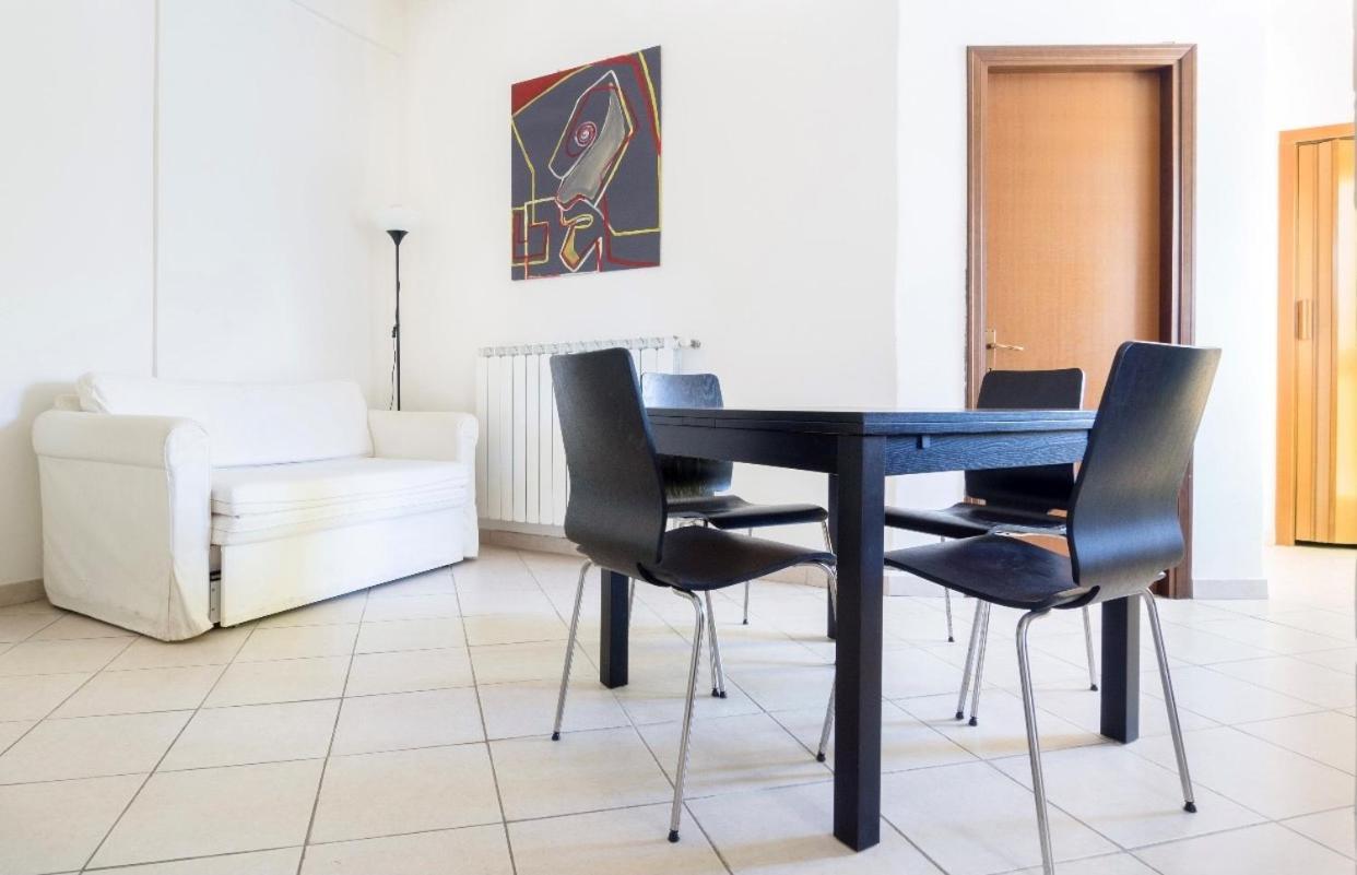 Cozy 55-M2 Flat Close To The Countryside In 나르니 외부 사진