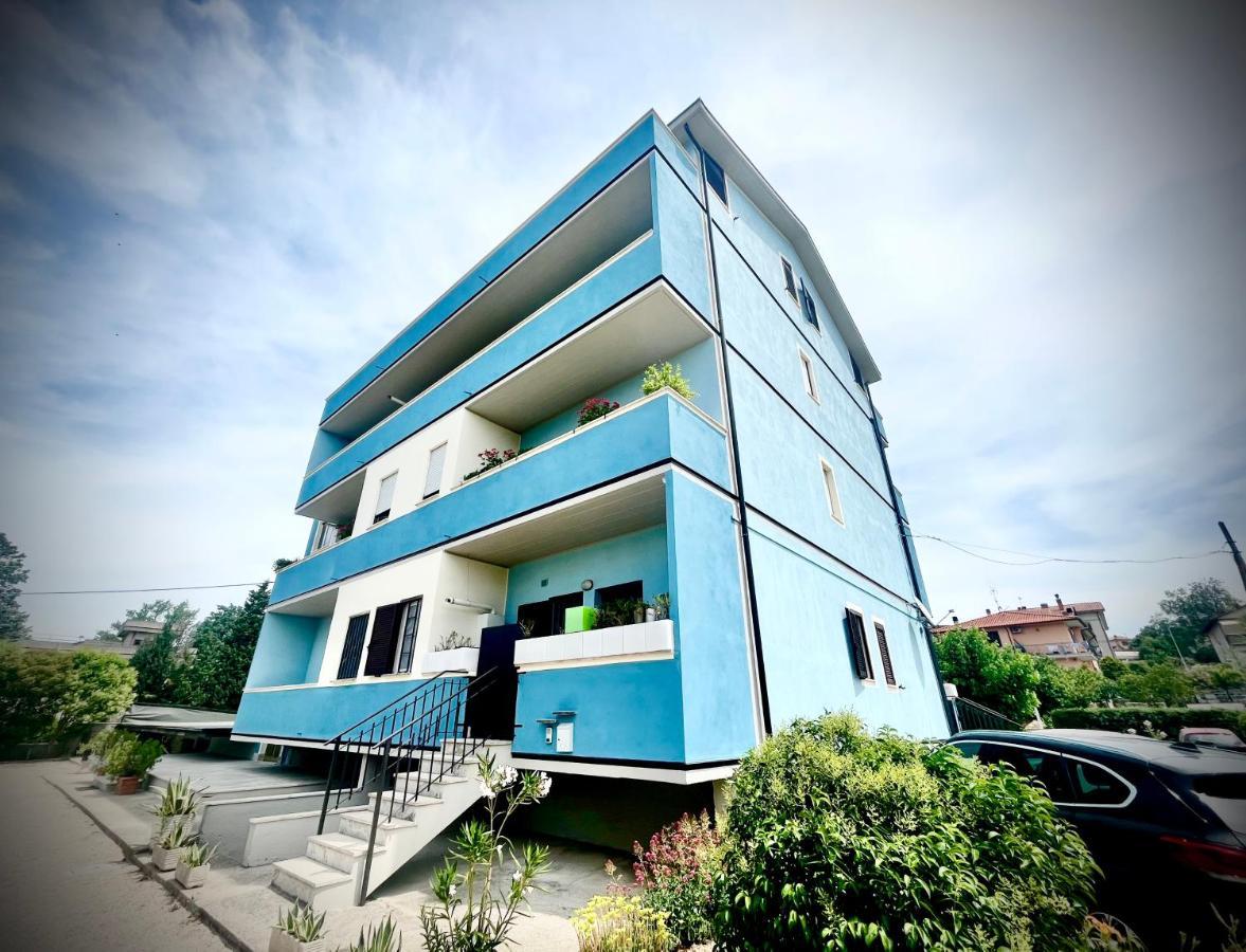 Cozy 55-M2 Flat Close To The Countryside In 나르니 외부 사진