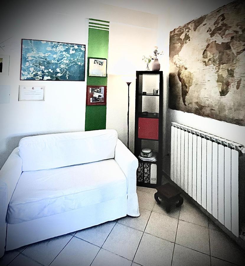 Cozy 55-M2 Flat Close To The Countryside In 나르니 외부 사진